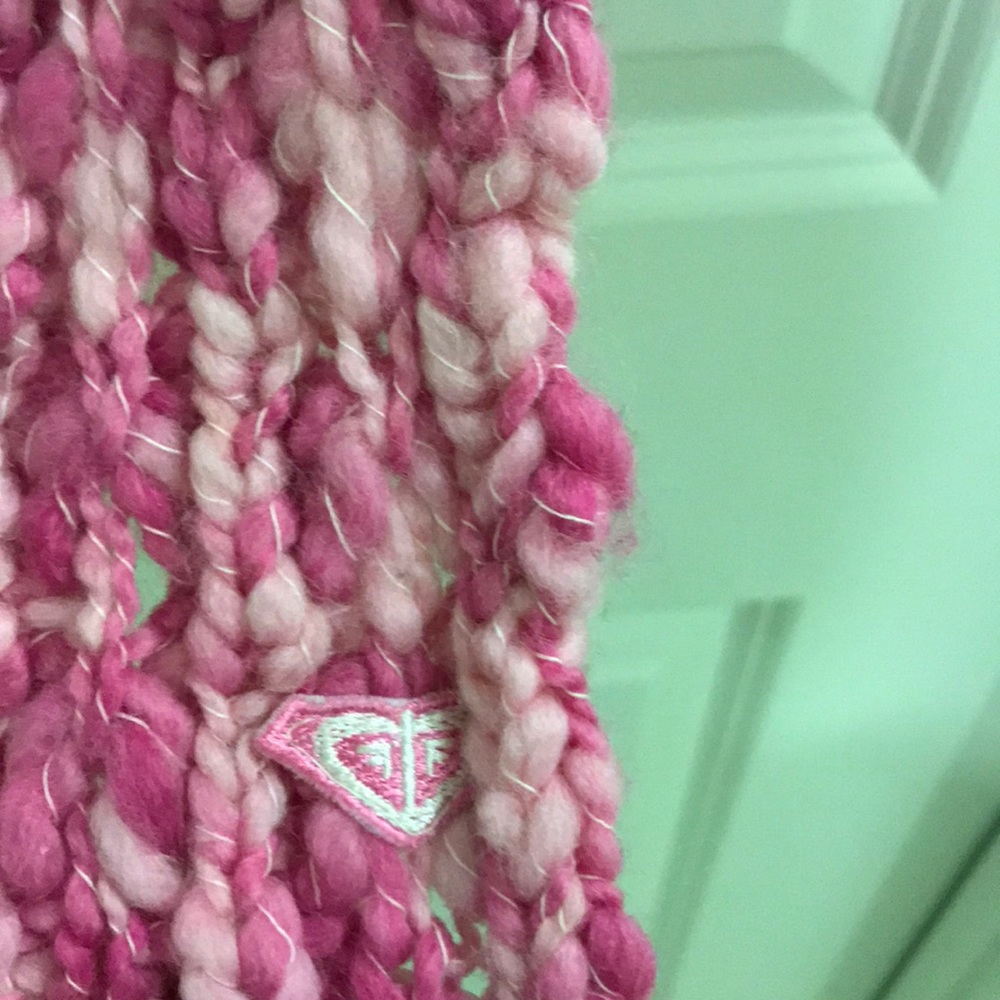 Pink Roxy knit scarf - Picture 3 of 5